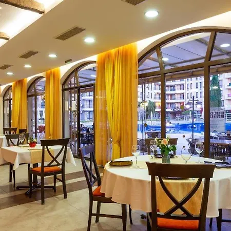 George - 3 Pools, 2 Bedrooms & 2 Bathrooms Napospart