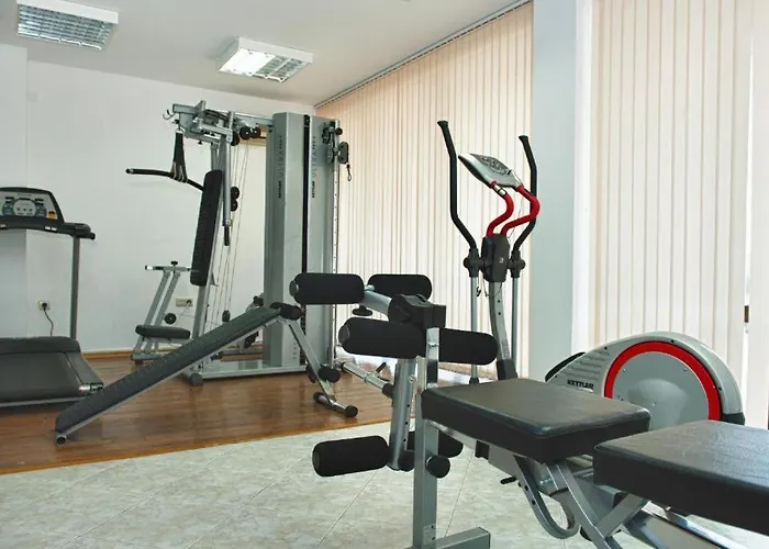 George - 3 Pools, 2 Bedrooms & 2 Bathrooms サニービーチ